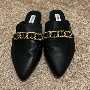STEVE MADDEN BLACK/GOLD MULE SHOES